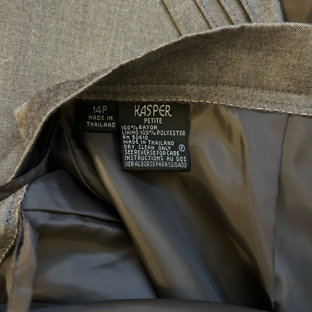 Two Piece Pantsuit in Gray Women’s Size 14 Petite - Picture 3 of 16